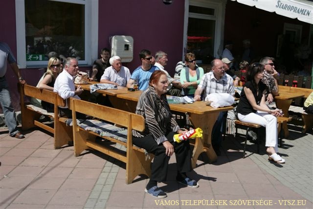 Fotogaléria Váľanie mája očami maďarskej delegácie (18) Váľanie mája očami maďarskej delegácie